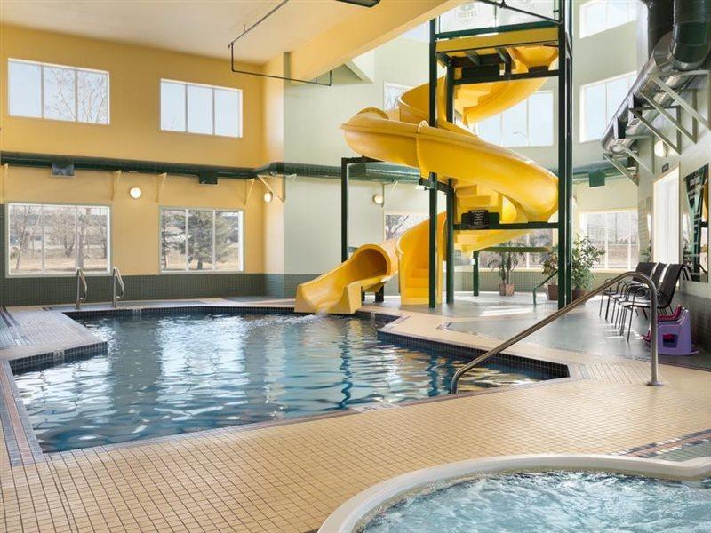 Super 8 By Wyndham Calgary Shawnessy Area Hotel Ngoại thất bức ảnh