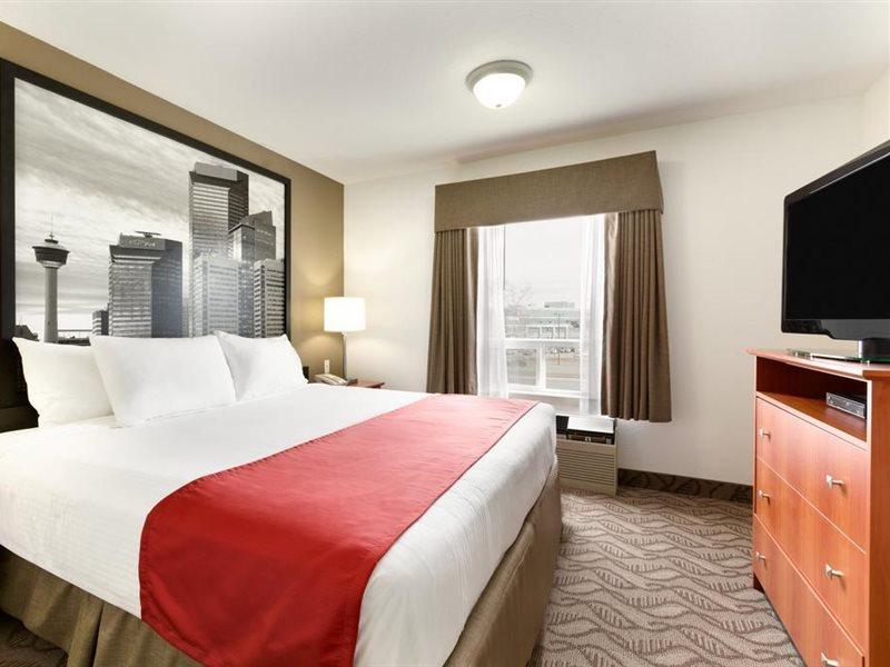 Super 8 By Wyndham Calgary Shawnessy Area Hotel Ngoại thất bức ảnh
