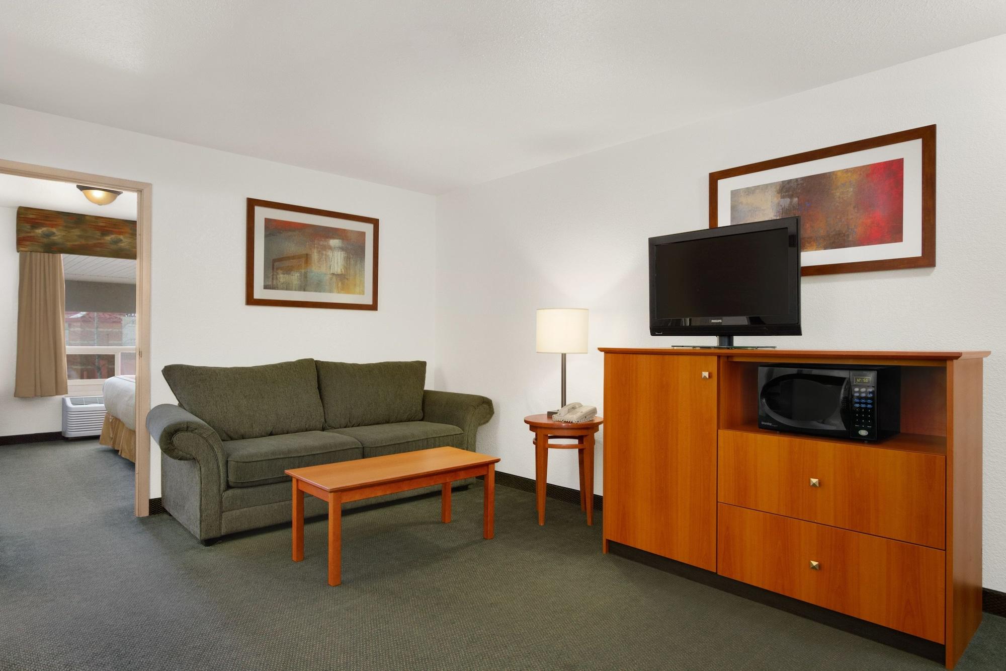 Super 8 By Wyndham Calgary Shawnessy Area Hotel Ngoại thất bức ảnh