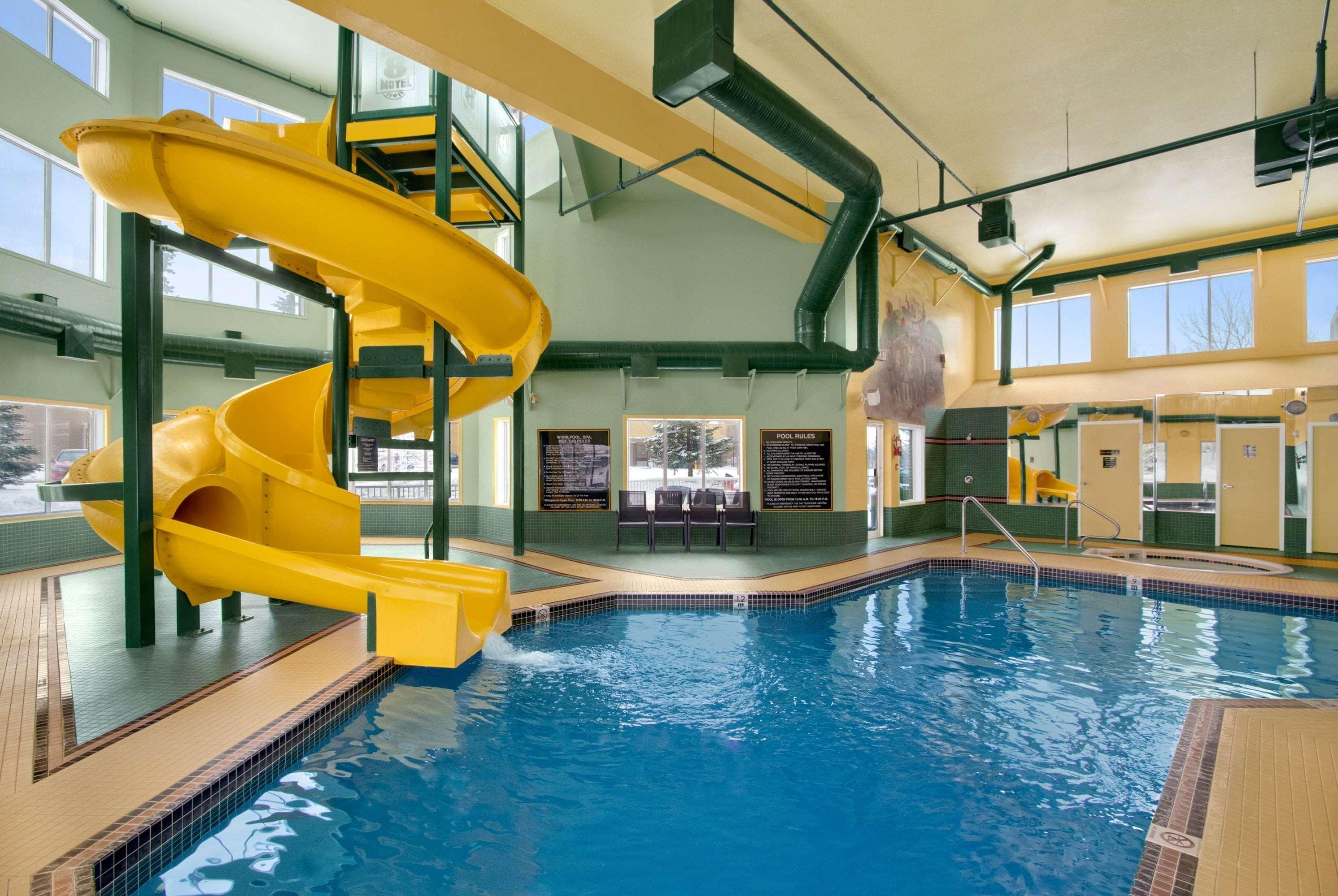 Super 8 By Wyndham Calgary Shawnessy Area Hotel Ngoại thất bức ảnh