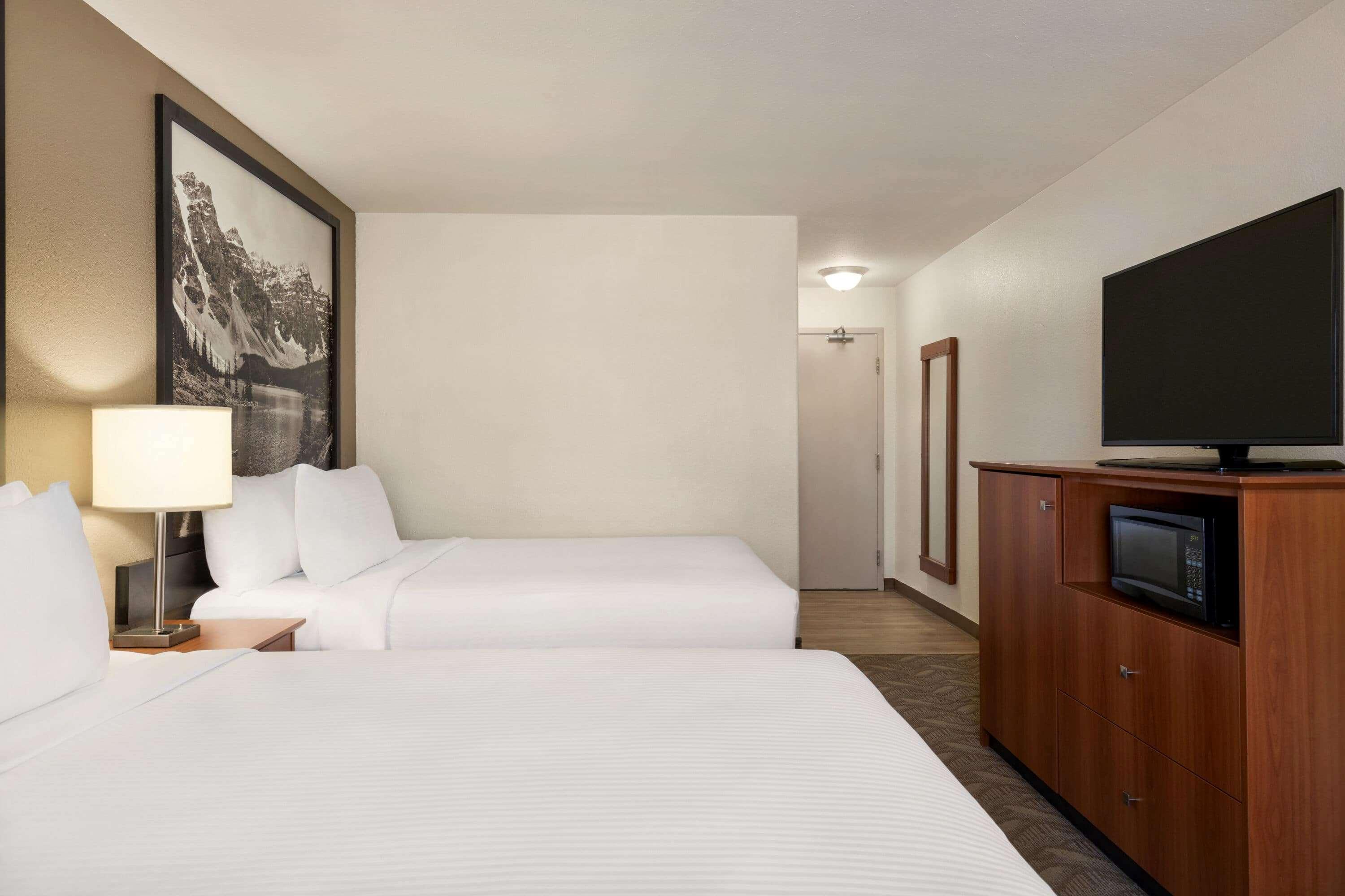 Super 8 By Wyndham Calgary Shawnessy Area Hotel Ngoại thất bức ảnh