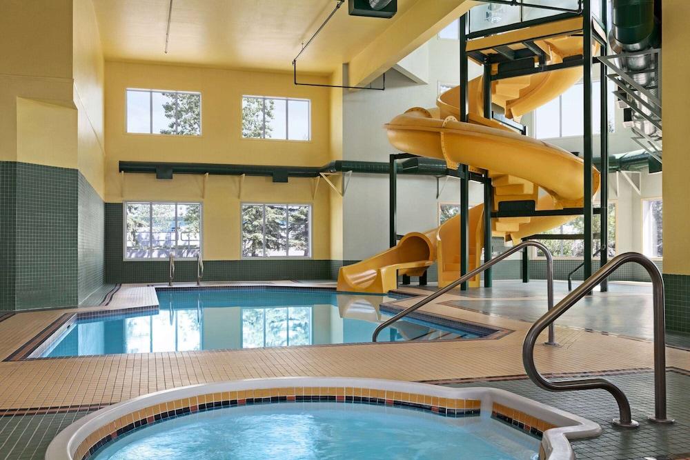 Super 8 By Wyndham Calgary Shawnessy Area Hotel Ngoại thất bức ảnh